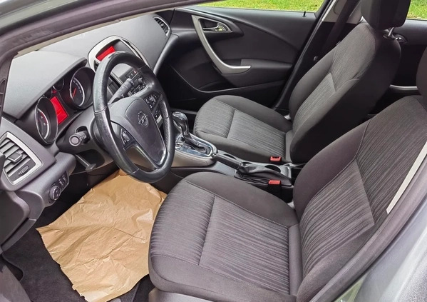 Opel Astra cena 27900 przebieg: 142000, rok produkcji 2011 z Białystok małe 154